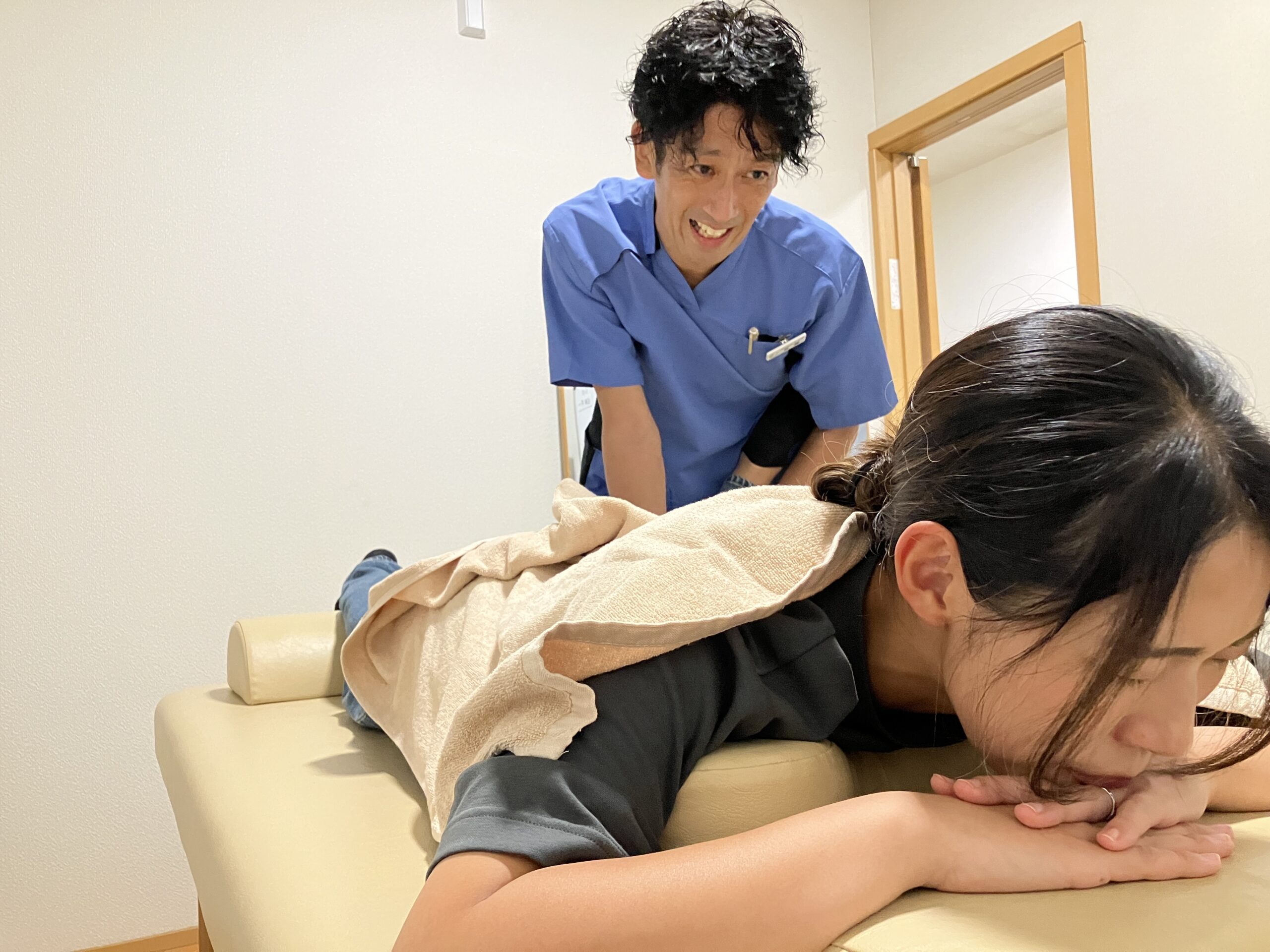 奄美市で腰痛や膝痛にお悩みなら
施術歴年、国家資格を4つ保有する
BALANCECARE 接骨院 らくだにお任せ