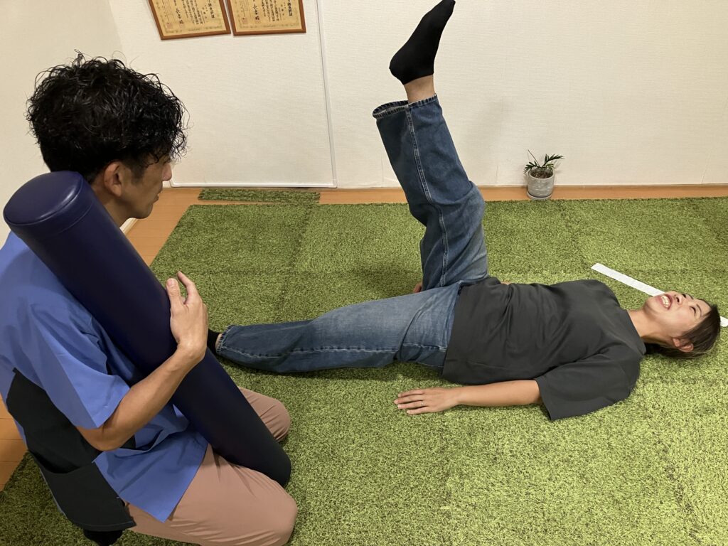 セルフケアの指導をしている写真